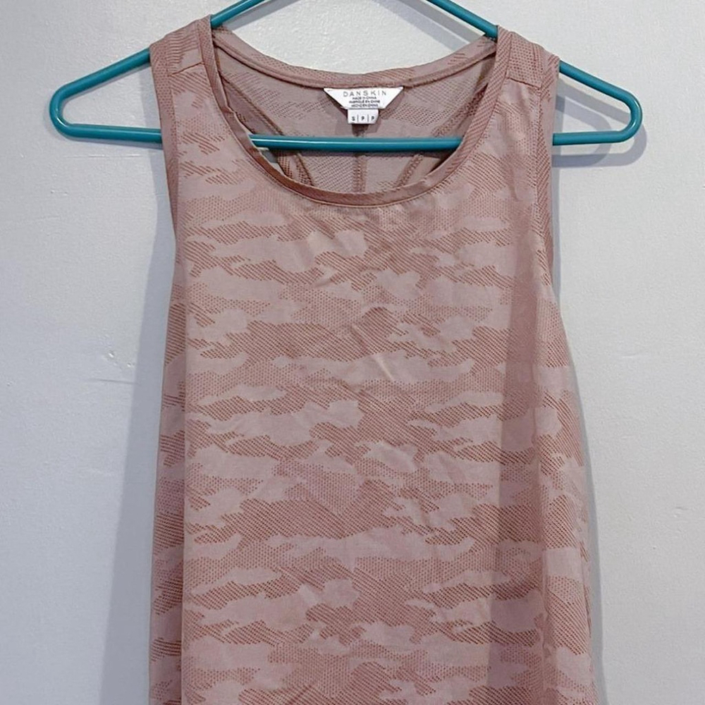 💖✨ CUTE PINK CAMO DANSKIN RACERBACK TANK (SMALL) ✨💖